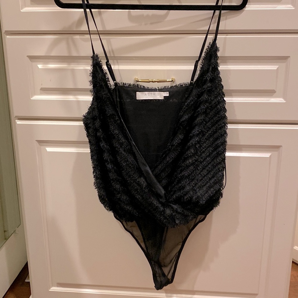 Textured V black bodysuit